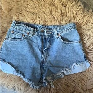 512 Levi cutoff shorts
